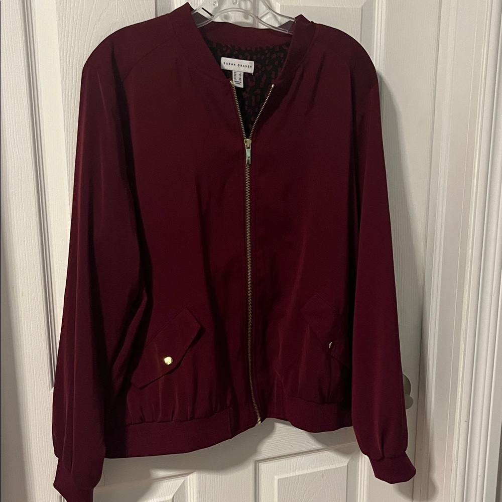 New Susan Graver Maroon Jacket with Gold Zipper and pockets.